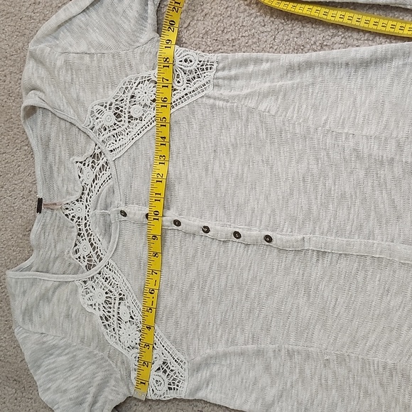 Long sleeve top with see through lace - Picture 10 of 11